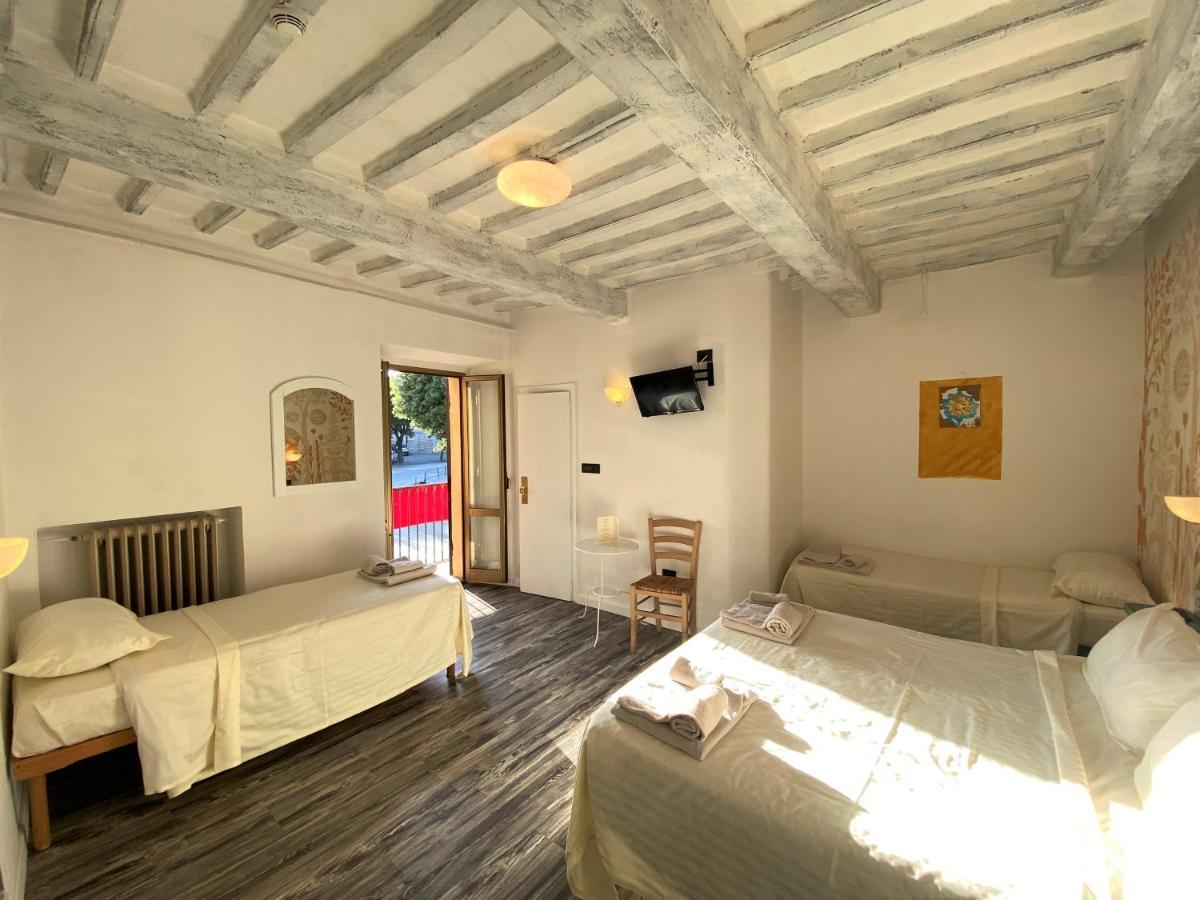 Hotel San Francesco E Il Lupo غوبيو المظهر الخارجي الصورة