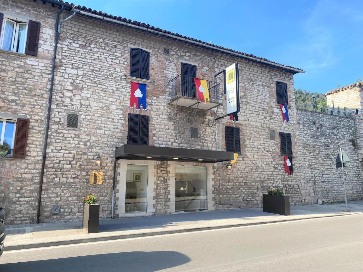 Hotel San Francesco E Il Lupo غوبيو المظهر الخارجي الصورة