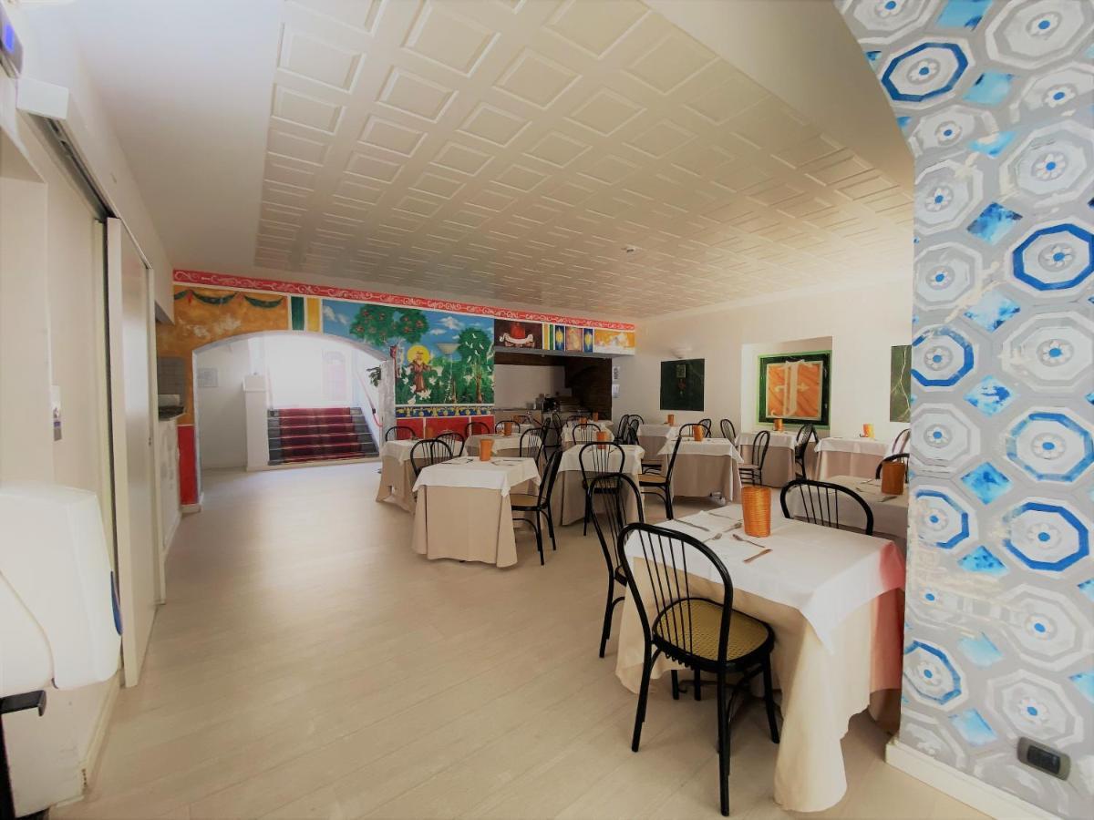 Hotel San Francesco E Il Lupo غوبيو المظهر الخارجي الصورة